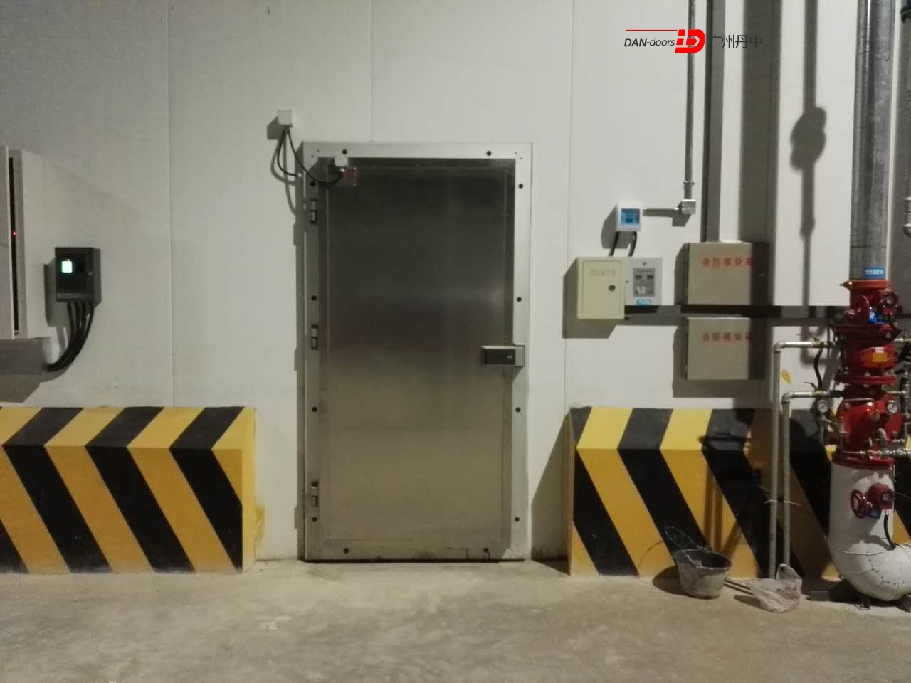 單開(kāi)鉸鏈冷庫(kù)門(mén)