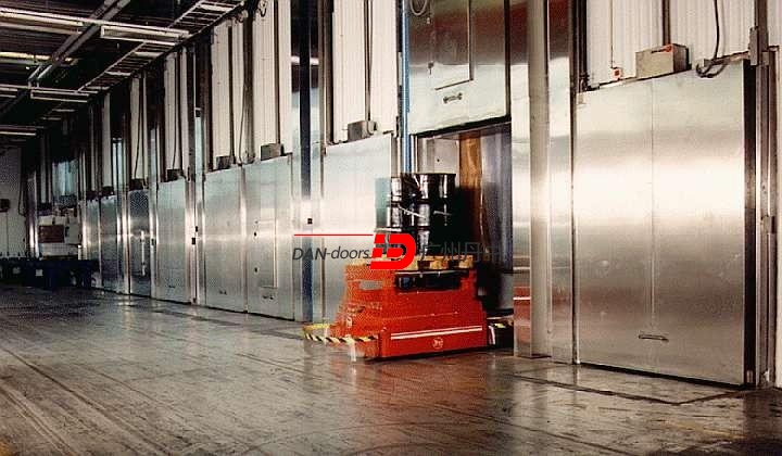 電動(dòng)垂直移動(dòng)冷庫(kù)門(mén)